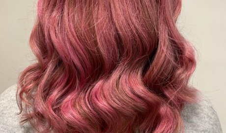 Coloration de cheveux en rose pour plus de fantaisie à Montélimar